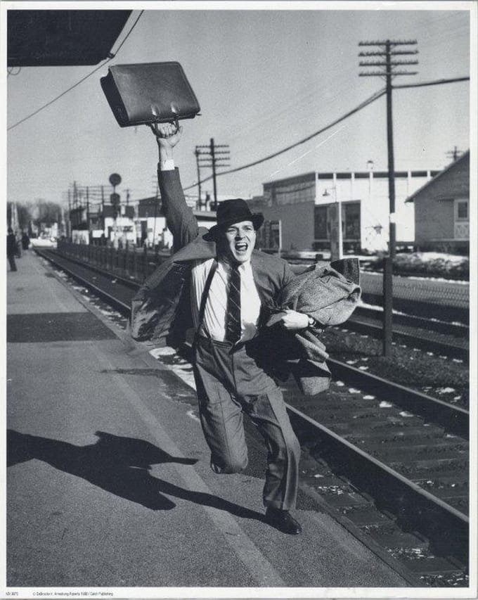 Mini zwart-wit poster - Man Chasing Train - H. Armstrong Roberts - 24x30 cm