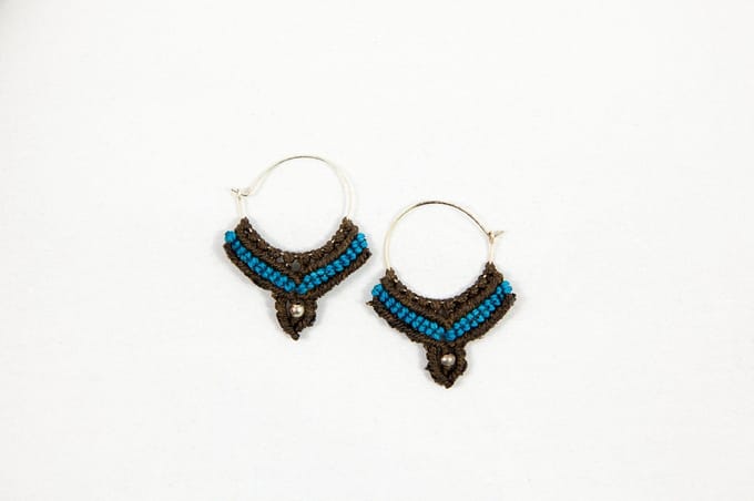 Macramé Oorringen - Donker Bruin / Turkoois Blauw - Handgemaakt van Duurzaam Waxed Polyester - Model 21