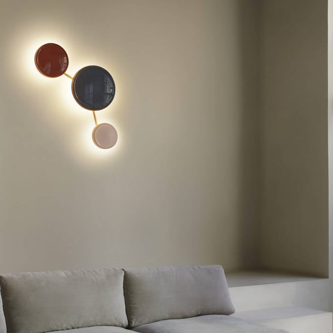 MARSET LED wandlamp Caramel, opaal, Ø 22 cm, TRIAC, glas