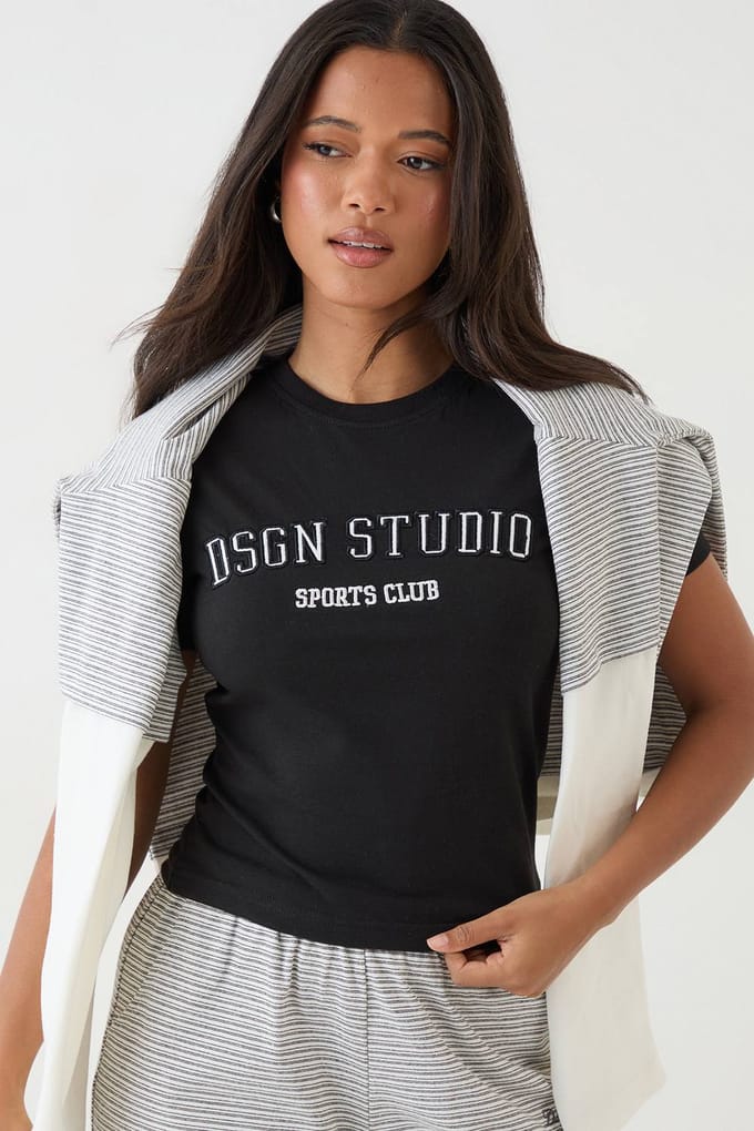 Dames Dsgn Studio Applique Geborduurd Baby T-shirt | Zwart | Maat: Medium