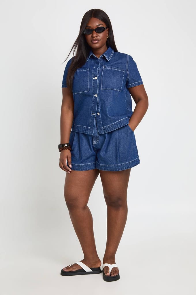 boohoo Dames Plus Geplooide Wijde Denim Short | Medium Gebleekt | Maat: 46