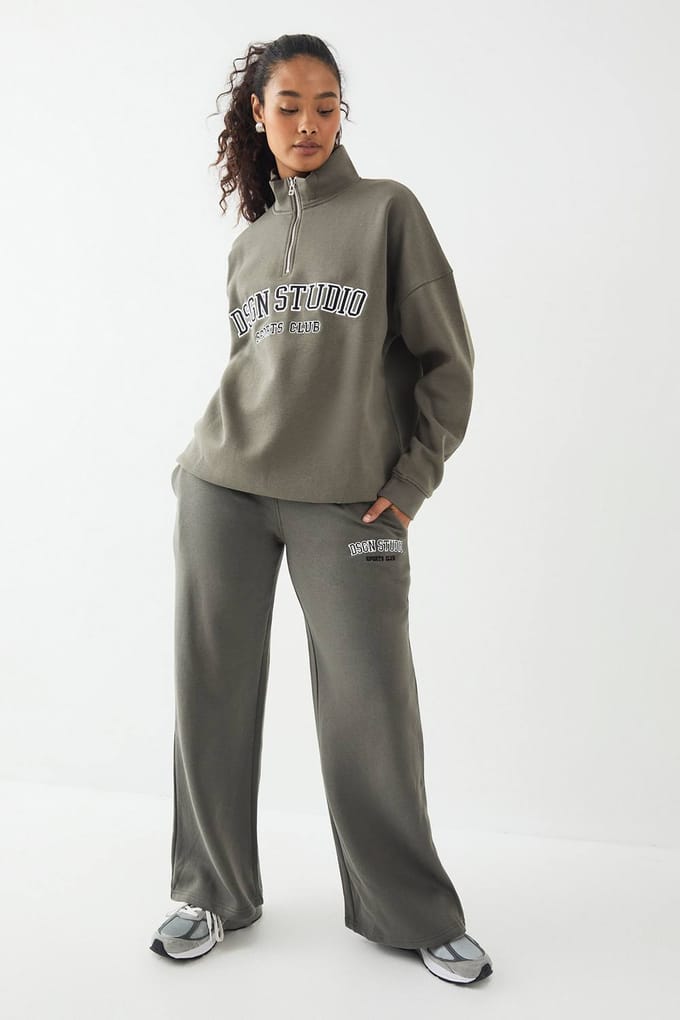 Dames DSGN Studio Applique Rechte Pijp Jogger | Kaki | Maat: Medium