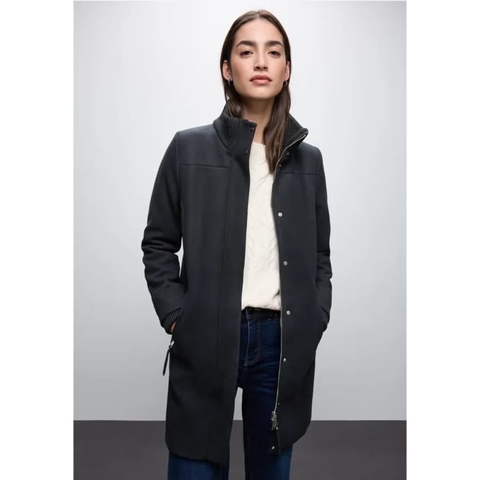 Jas met gebreide details
