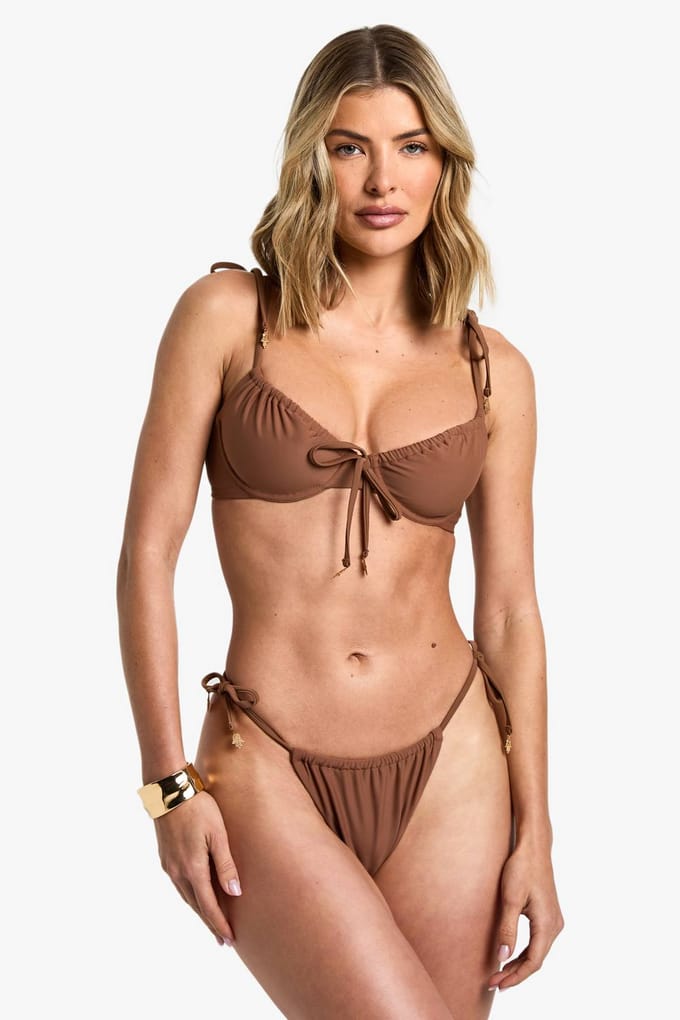 boohoo Dames Hamsa-hand charme trim tie side bikini-broekjes | Dark Brown | Maat: 34