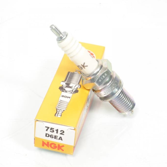 Bougie d'allumage NGK pour Auto D6EA / 7512 Neuf
