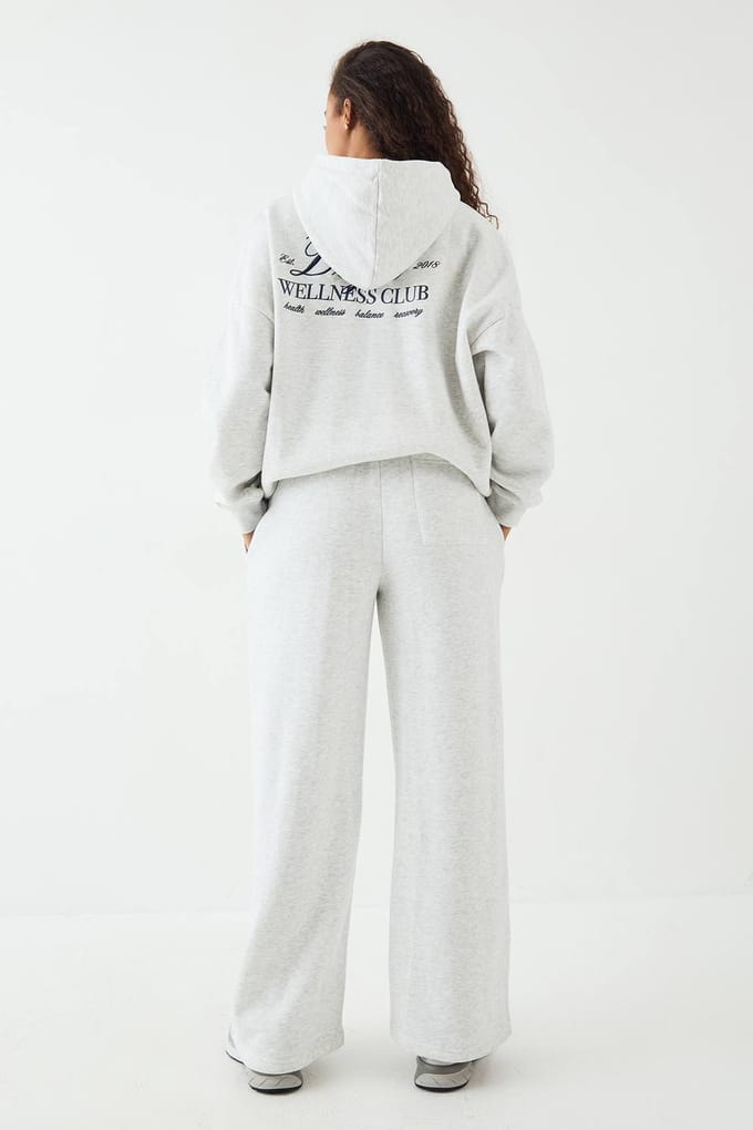 Dames DSGN Studio Wellness Club Oversized Hooded Trainingsset | Asgrijs | Maat: Large
