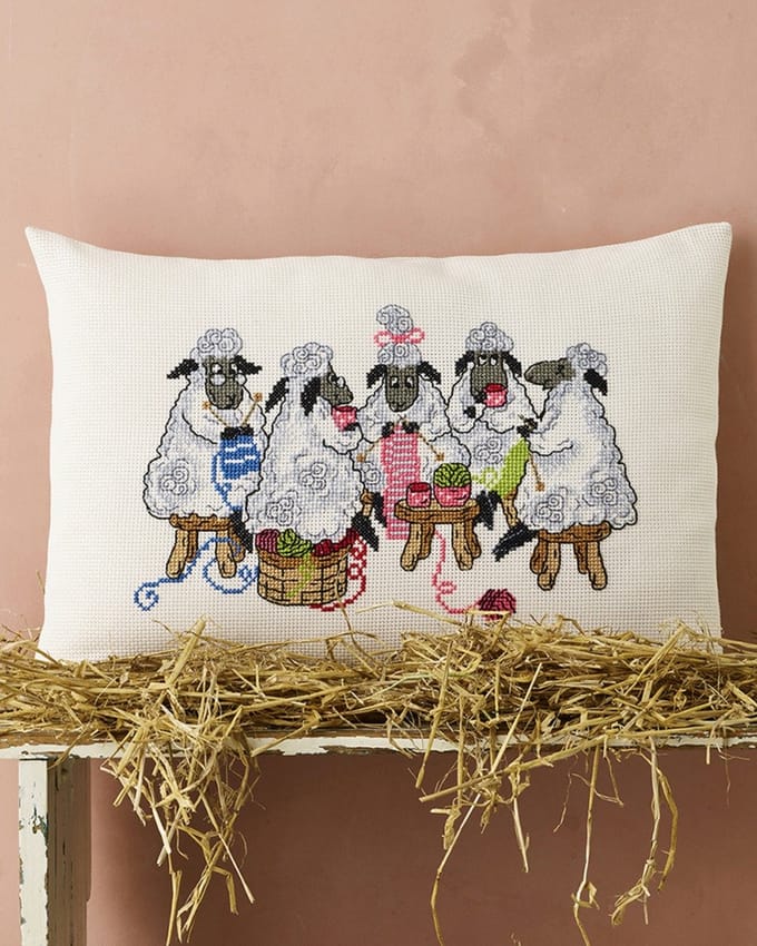 Permin borduurkussenpakket breiende schapen 83-5118 telpatroon