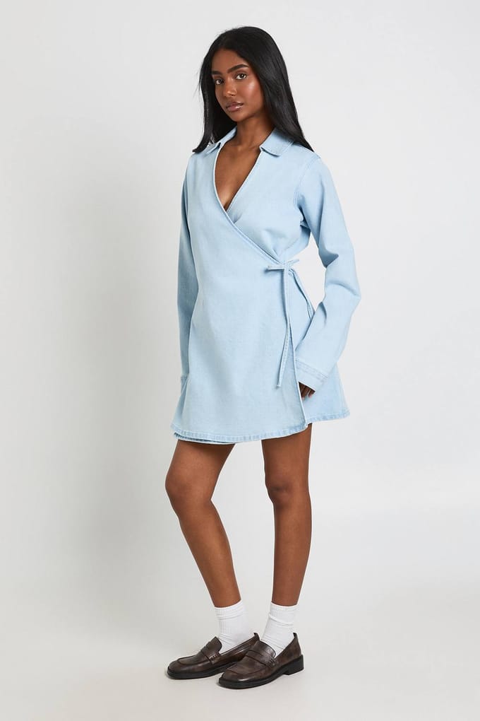 boohoo Dames Denim Wikkel Jurk | Gebleekt | Maat: 44