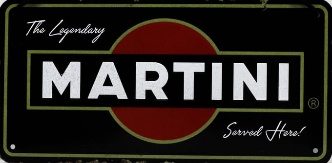 Wandbord - The Legendary Martini Served Here