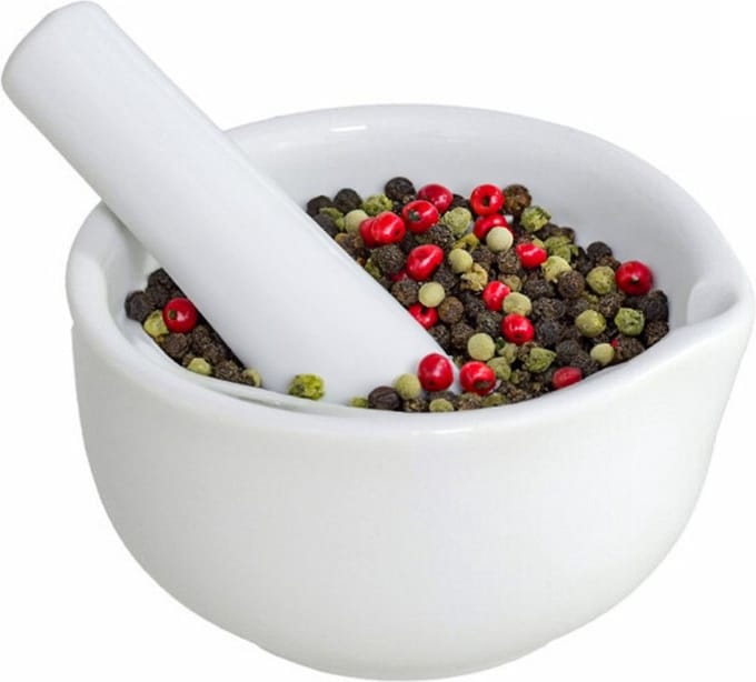 Gerimport Vijzel met stamper - wit - porselein - D9 cm - met schenktuit - zware kwaliteit - keuken artikelen