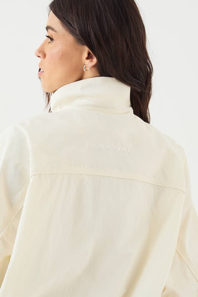 Dames DSGN Studio Nylon Doorlopende Rits Trechter Hals Track Jacket | Creme | Maat: Large