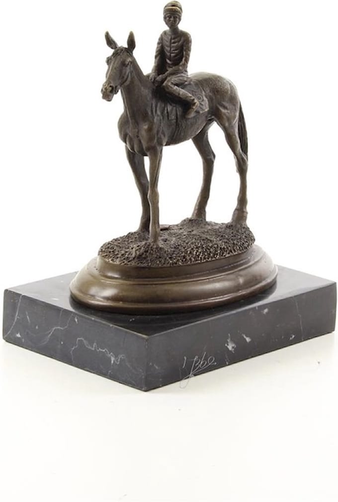 BRONZEN BEELD VAN EEN PAARD EN RUITER