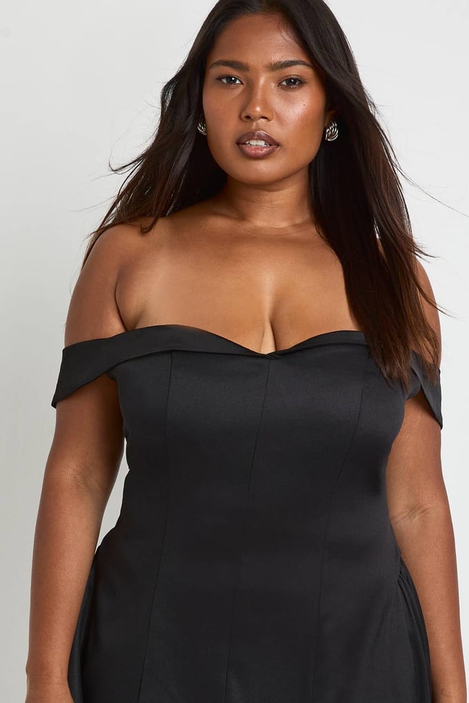 boohoo Dames Plus Satin Contrast Skaterjurk | Zwart | Maat: 48