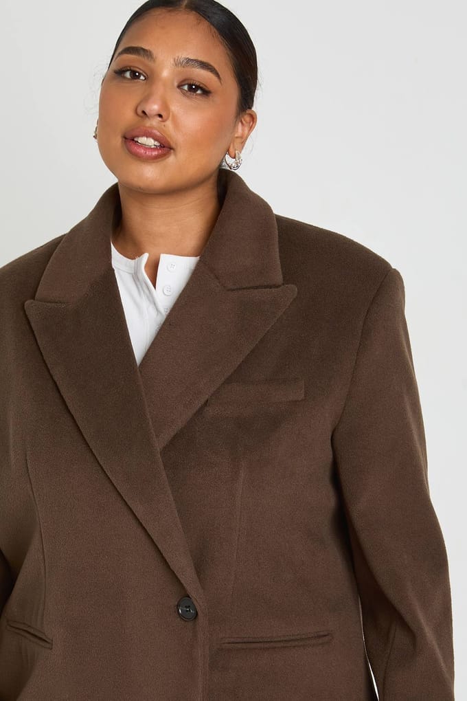 boohoo Dames Plus Enkelrijige Oversized Blazer | Mocha | Maat: 18