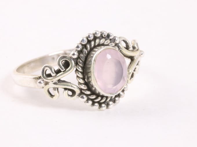 Fijne bewerkte zilveren ring met rozenkwarts - maat 16
