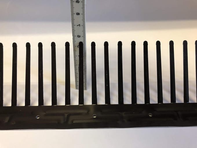 Dakgootkam - Vogelwering dak - Dakbescherming - Aluminium constructie - 1 meter lengte - Antracietbruin