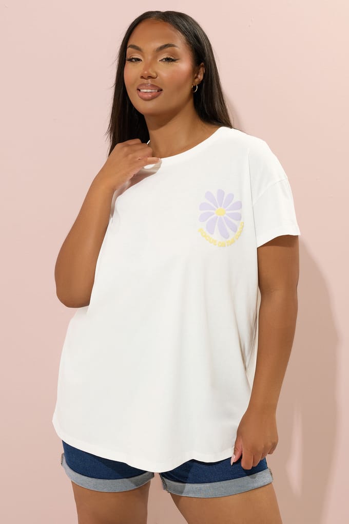Yours Tshirt Met 'Focus On The Good' Slogan Met Bloem In Ivoor Size 48
