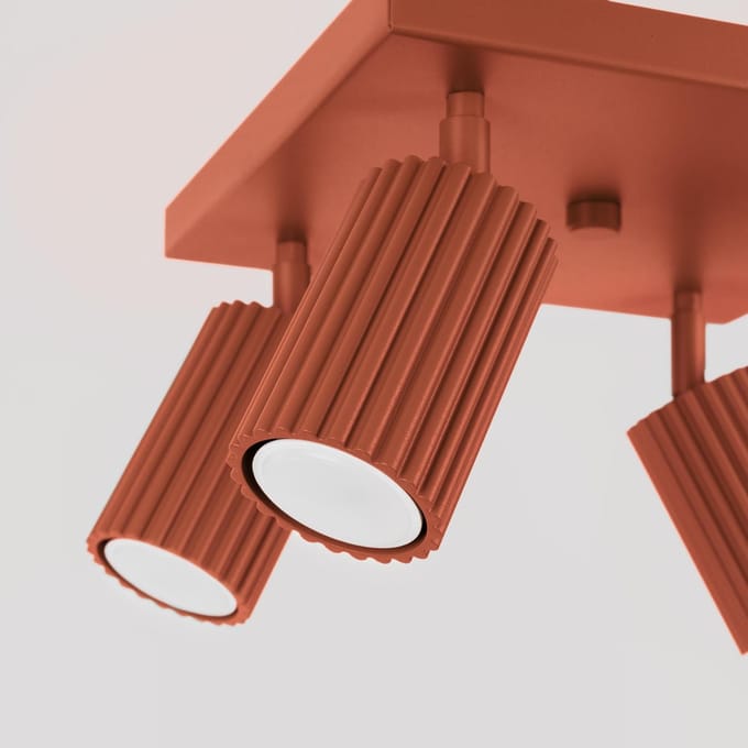 Plafondlamp KARBON 4 met geribbelde spots op compacte basis - Sollux Lighting - IP20 - Okerrood aluminium behuizing - 25 x 25 x 16.5 cm - 4 x GU10 LED, exclusief lichtbron - 4 x 10 W - Minimalistische plafondlamp voor woonkamer en slaapkamer