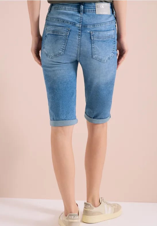 Straight Legs denim shorts in Slim Fit