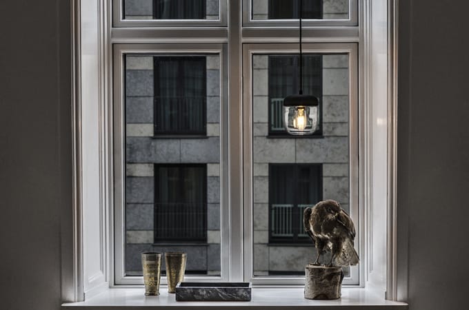 UMAGE - Acorn lamp - brass-plated - zwart - goud