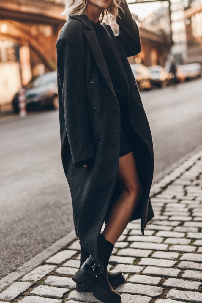 Mikuta The Black Wool Coat Taille: M | Manteaux à double boutonnage Outlet | Femme | Le Noir