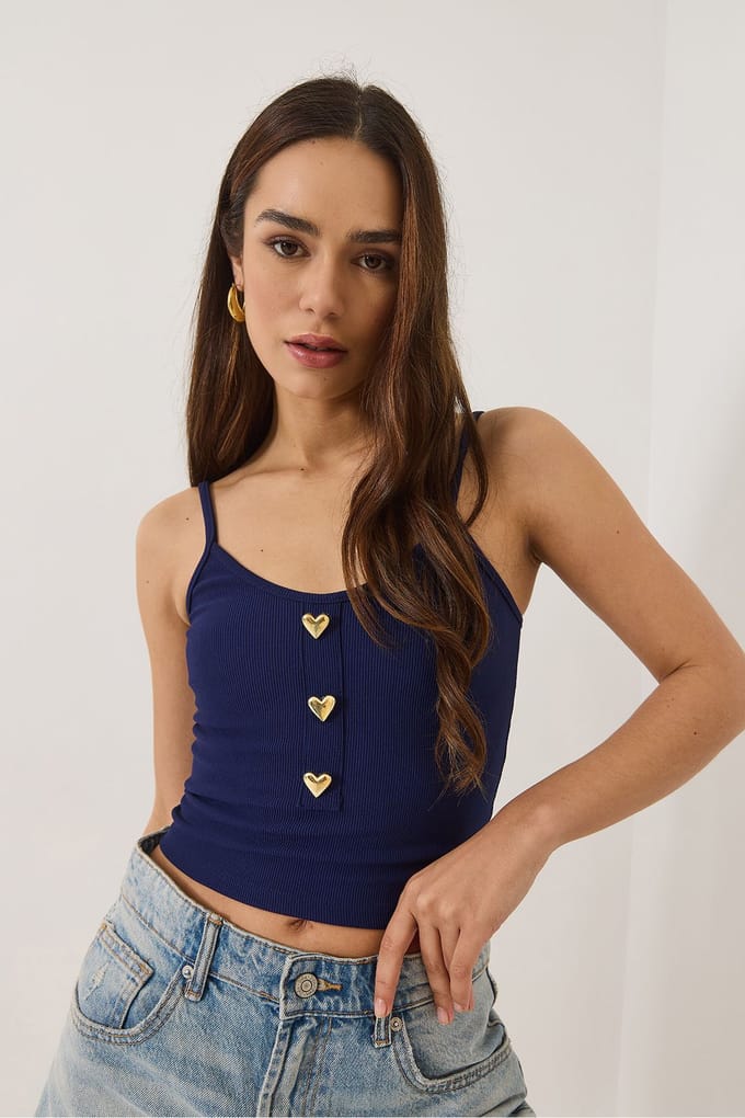 Prachtig Aansluitend Crop Tanktop met Knopdetail