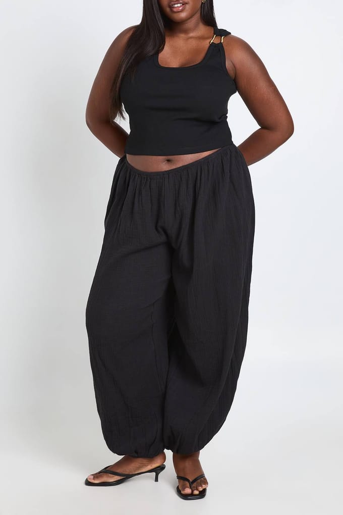boohoo Dames Plus Katoenen Gaas Ballonbroek Met Elastische Taille | Zwart | Maat: 48