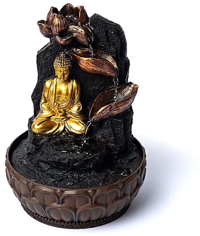 Mediterende boeddha met lotus waterfontein