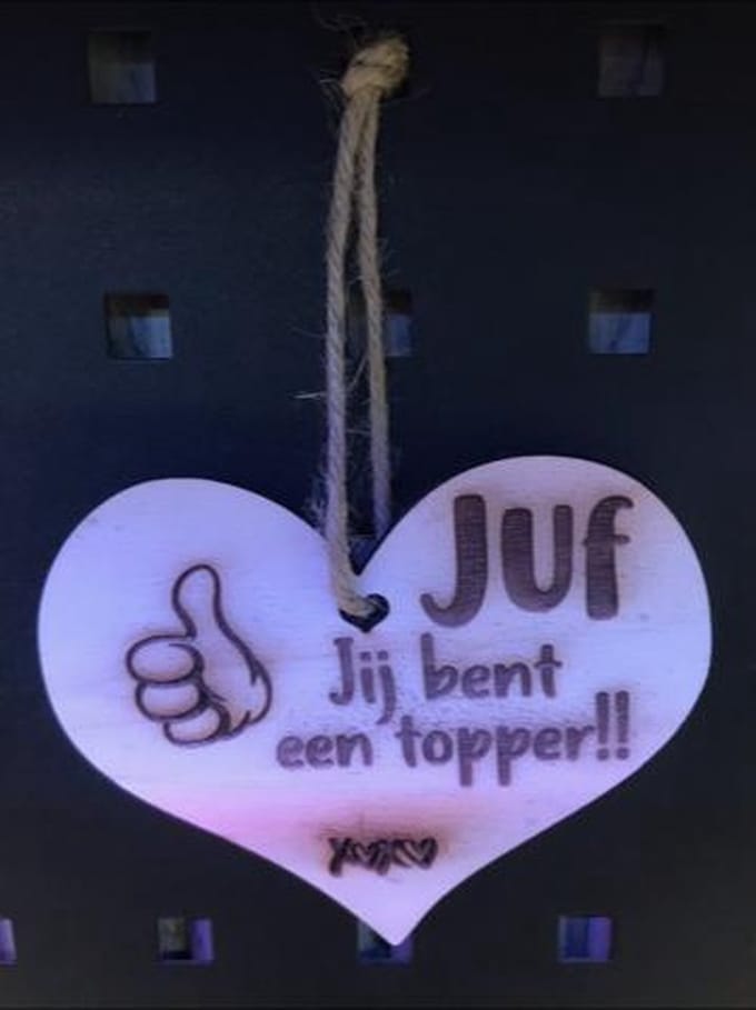 Houten hanger / hartje /  juf / einde schooljaar / afscheid / cadeau / topper