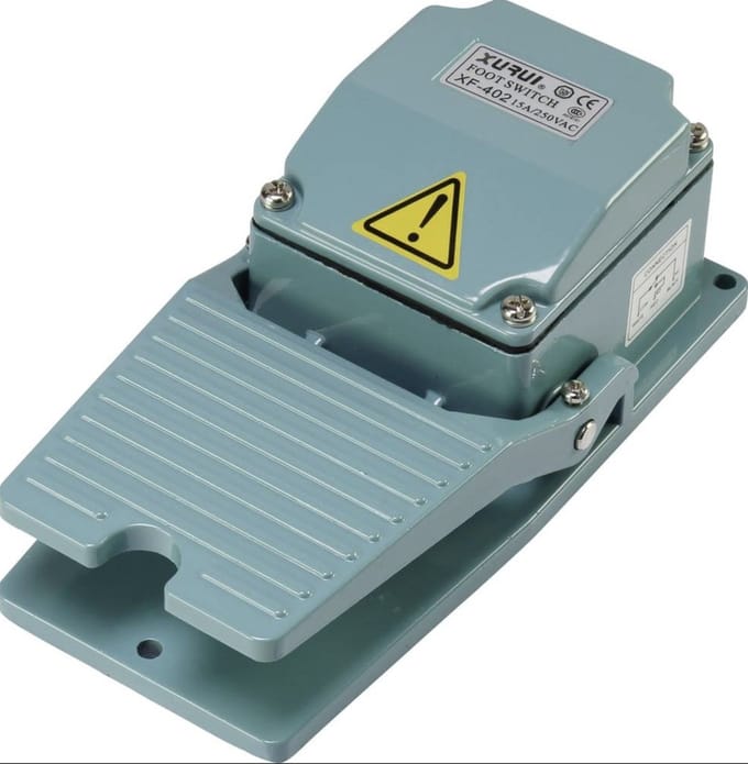 TRU Components XF-402 voetschakelaar 250 V/AC 15A 1 pedaal 1 afsluiter 1 stuk.