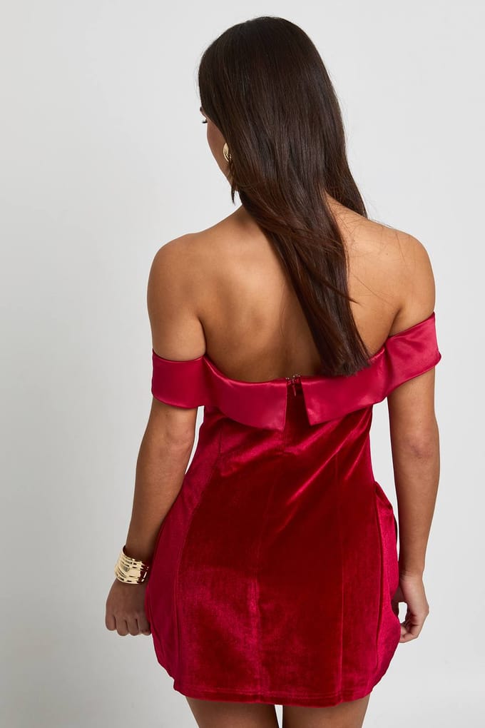 boohoo Dames Kleine fluwelen Bardot mini jurk | Rood | Maat: 38