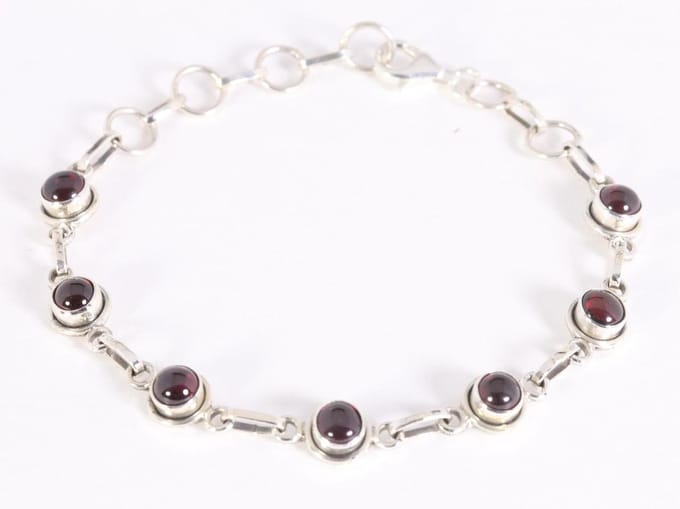 Fijne zilveren armband met granaat