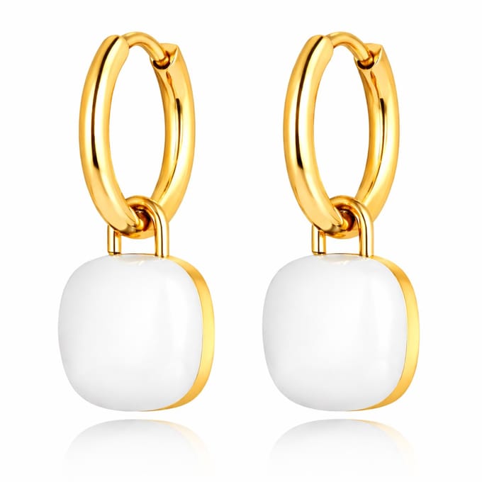 Deja Jewels Oorringen Goudkleurig Met Witte Acryl Hanger