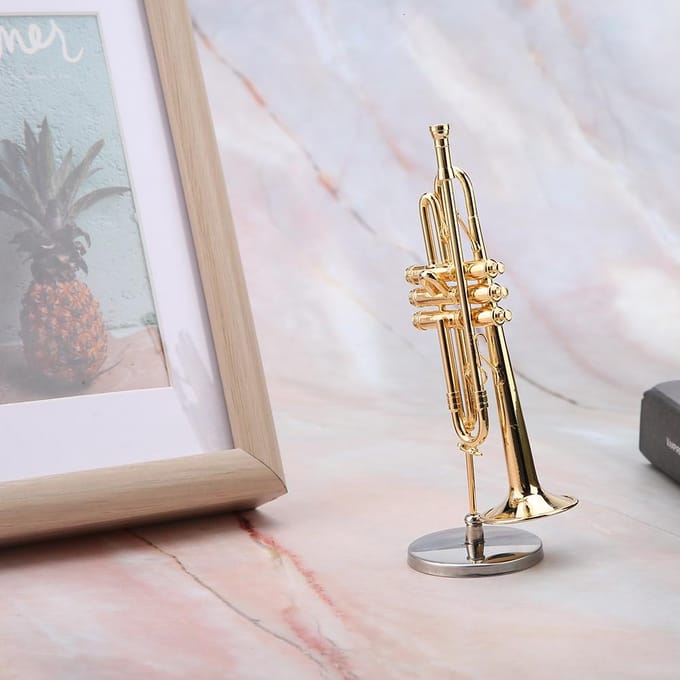 Miniatuur Trompet Replica met Standaard en Koffer Verguld Instrument Model Muzikale Ornamenten beige