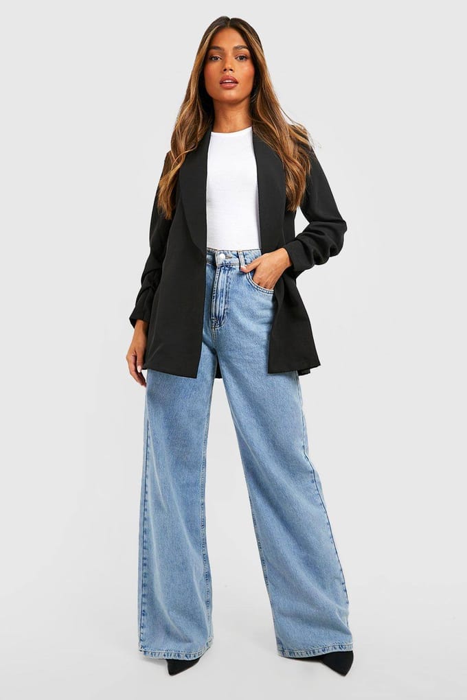 boohoo Dames Basic Geweven Blazer met Geruffelde Mouwen en Diepe V-Revers | Zwart | Maat: 44