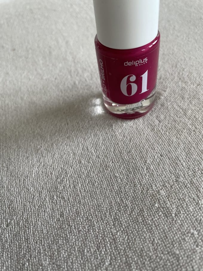 Nagellak van Deliplus. Nr 61. Glanzend . Blijft lang zitten