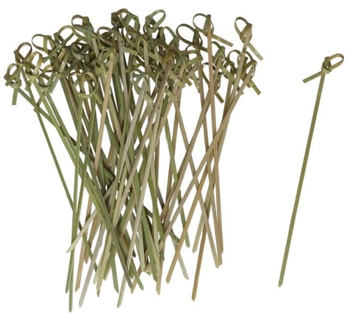 Gerimport Hapjes/sate prikkers/spiesjes - bamboe hout - 48x stuks - 15 cm - hittebestendig - amuse/bbq/feestje - cocktailprikkers