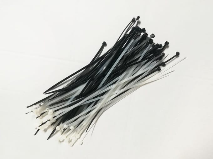 Kortpack - Kabelbinders/tyraps - Wit en zwart - 300mm x 4.8mm - 2x 50 stuks per kleur - Handige set - (099.1285)