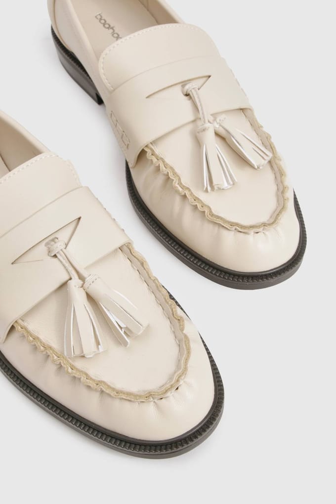 boohoo Dames Gerafelde loafers met kwastjes | Cream | Maat: 7