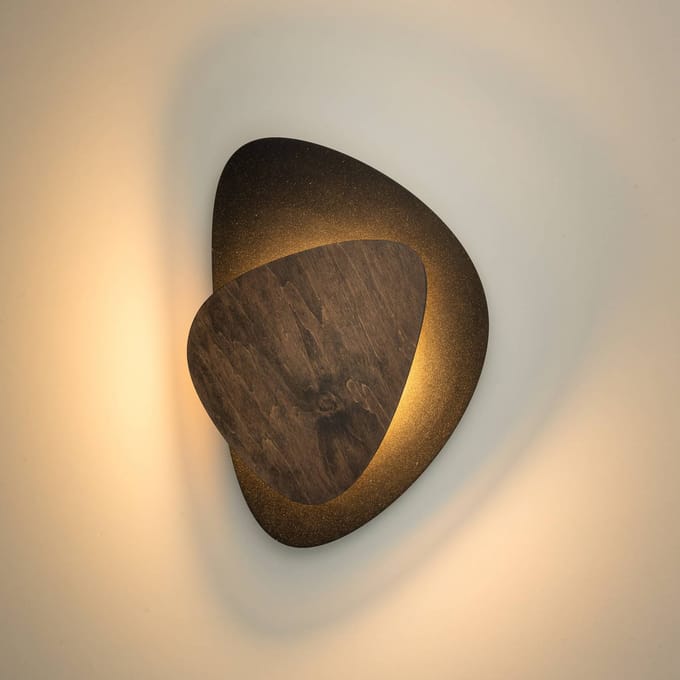 SIGMA LED wandlamp Pedra, zwart/wengé, staal, hout, 3.000 K