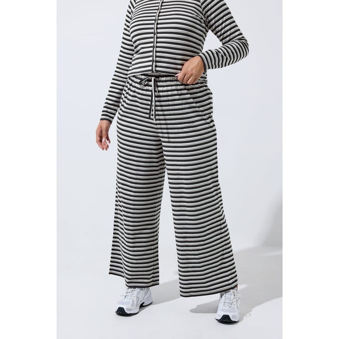 Limited Collection Zwarte Curvebroek Met Streepdetail Size 48