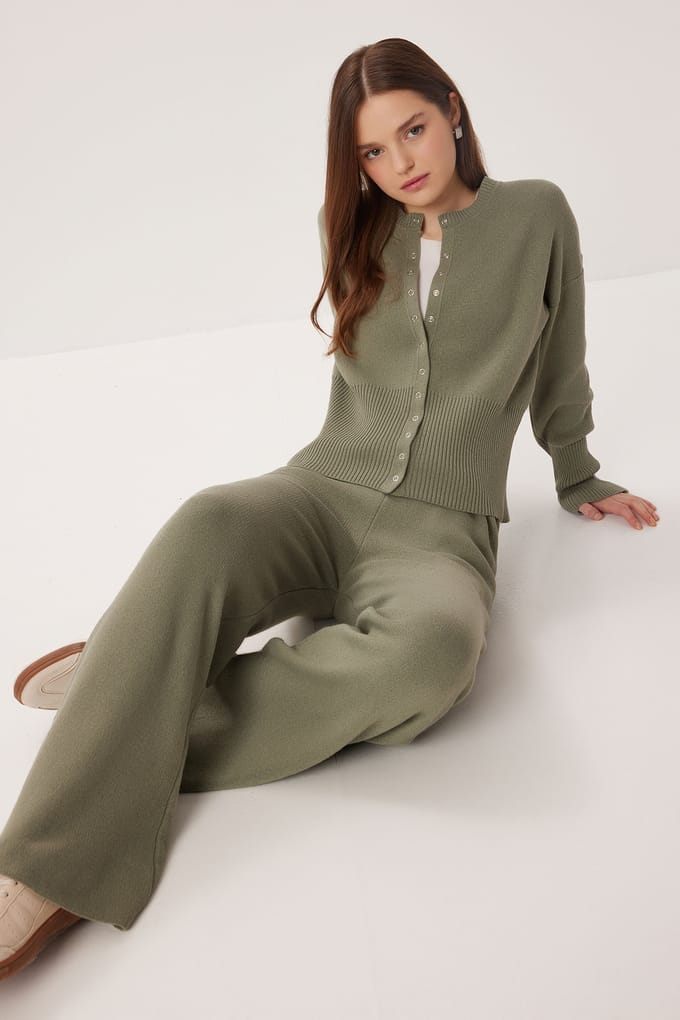 Geribbelde Brei Co-Ord Set met Knopen sluiting