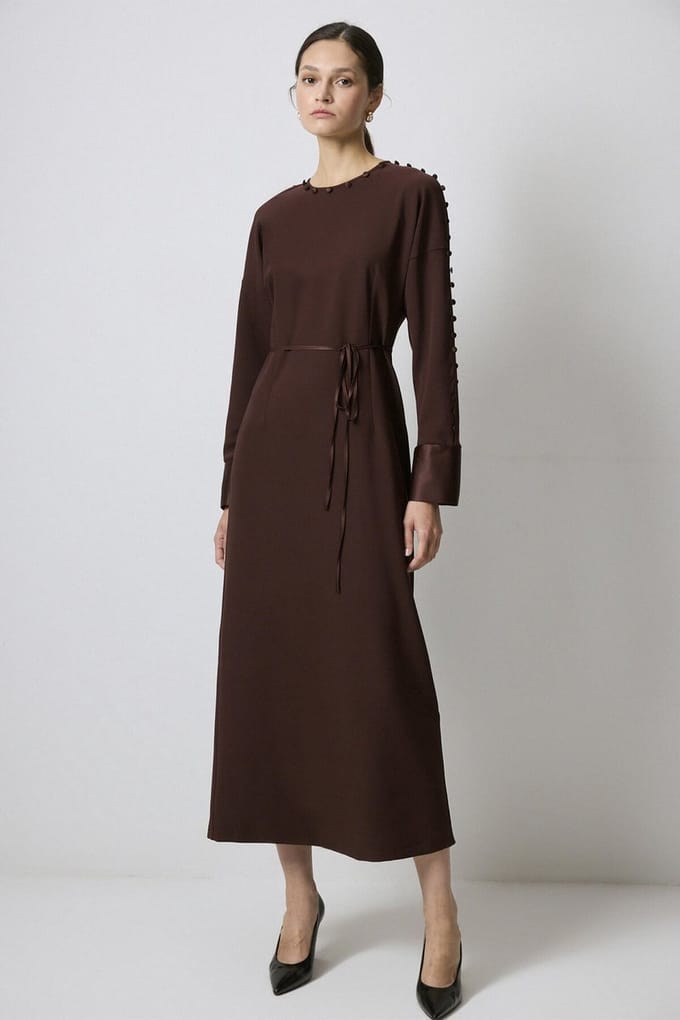 Touché Privé - Crêpe jurk met satijnen details - Bruin - Dames