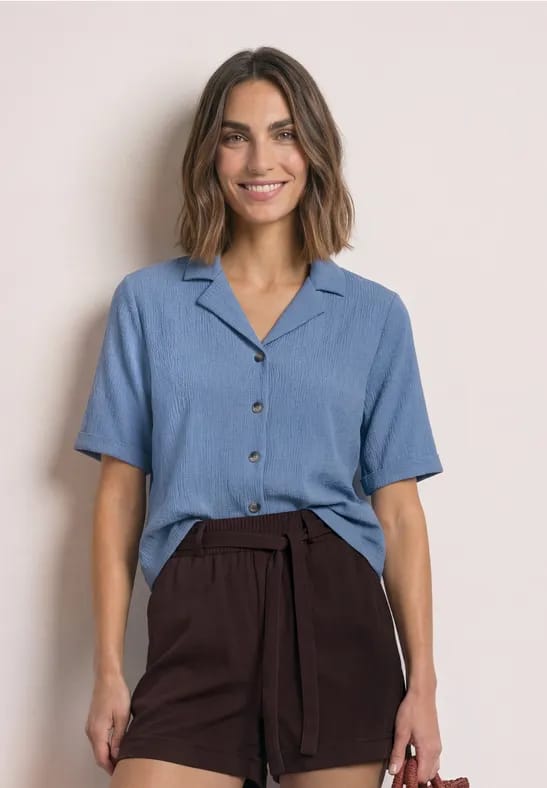 Shirt met verschillende texturen en een knoopsluiting