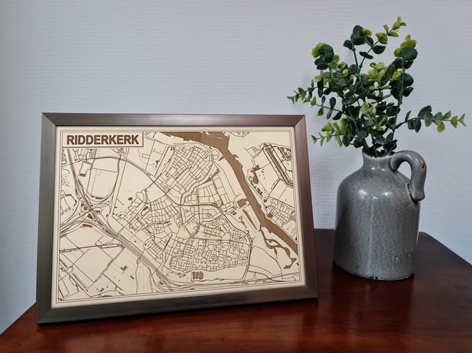 Decoratief Beeld - Houten Van Ridderkerk - Hout - Bekroned - Bruin - 21 X 30 Cm