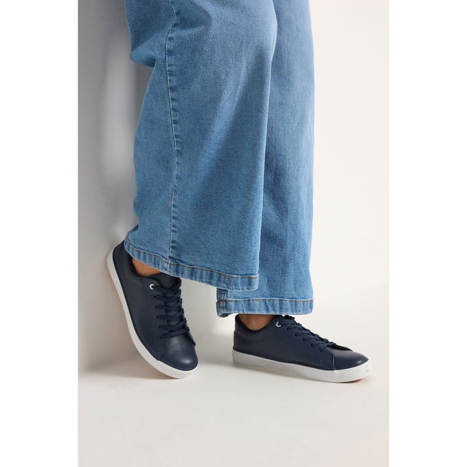 Yours Marineblauwe Imitatieleer Vetersneakers In Extra Brede Eeepasvormsize 37EEE