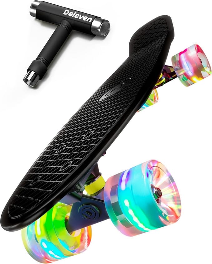 Mini Cruiser Skateboard - Compact Skateboard - Stadscruisen - Antislip Wafel Dek - 56cm - LED Zwart