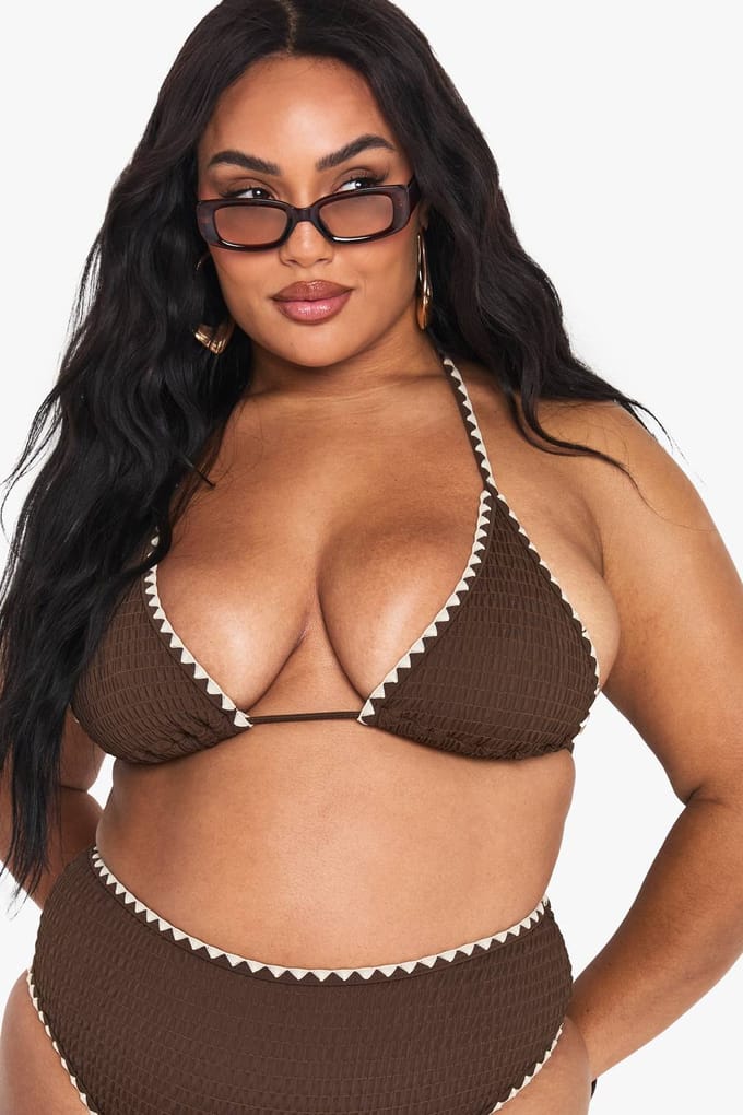 boohoo Dames Plus Contrasterende Stiksels Driehoek Bikini Set | Chocolate | Maat: 28
