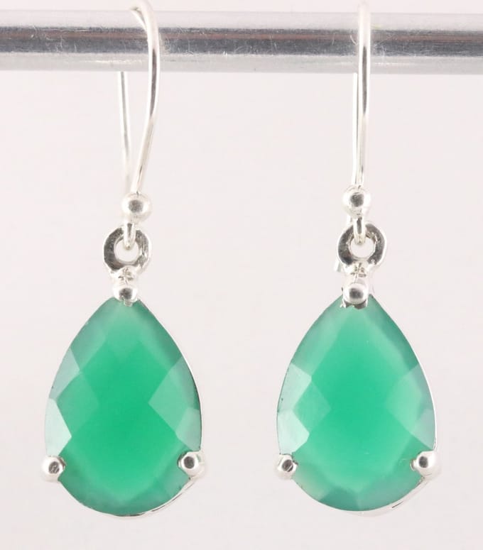 Zilveren oorbellen met groene onyx