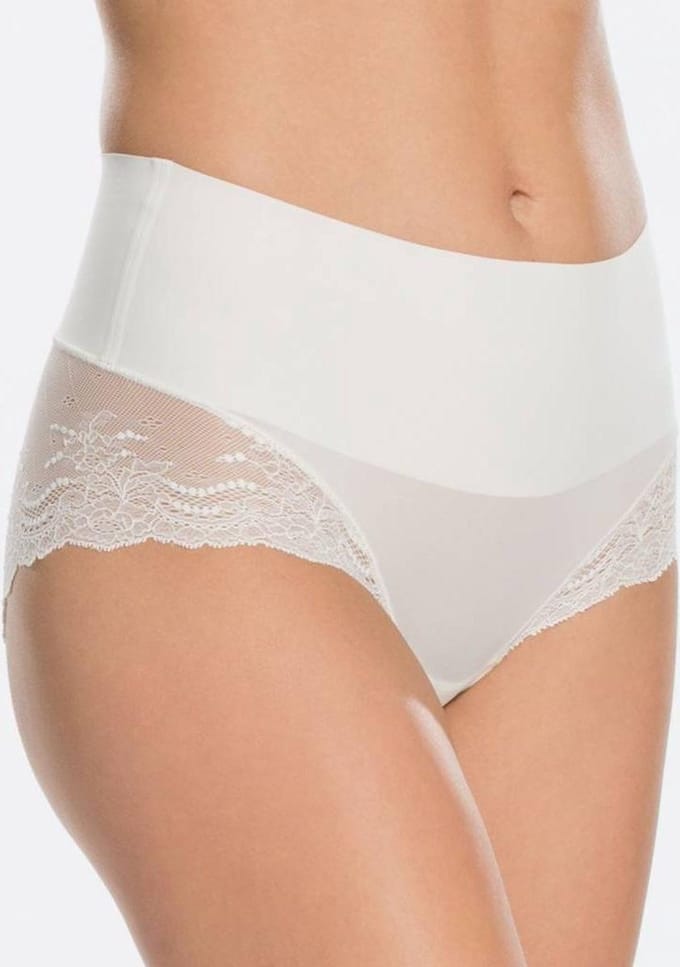 SPANXsupersmooth™ Undie-tectable® Lace Hi-Hipster - Kleur Powder (Wit) - Maat L